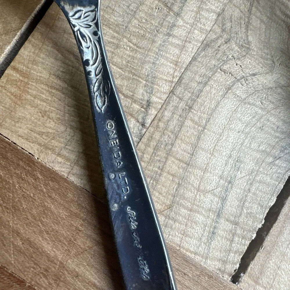Vintage Fairmont Hotel Oneida Ltd Silversmiths‎ Spoons and Pickle Fork 5.5-6 in
